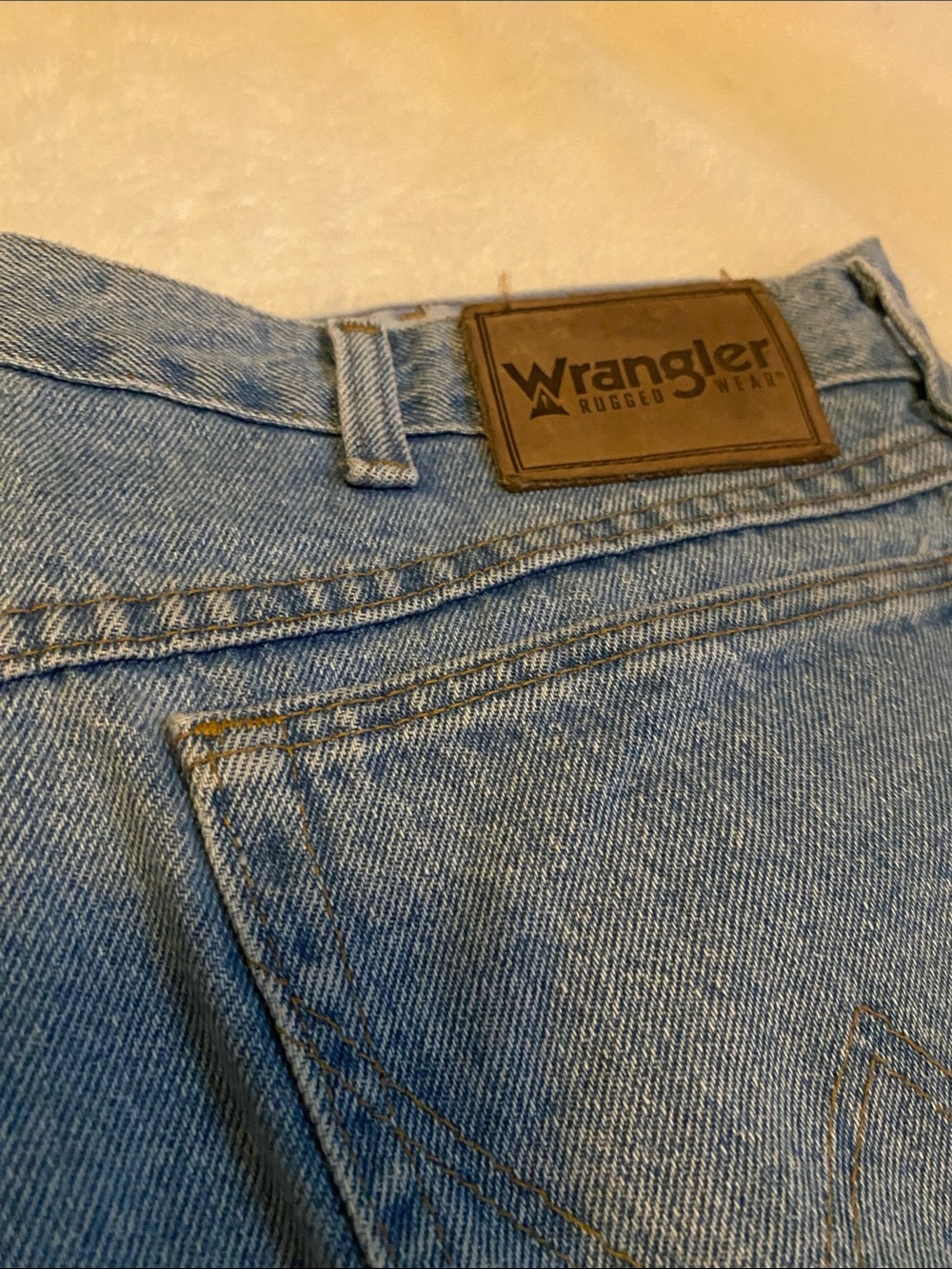 Wrangler Men’s Light Blue Straight-Leg Denim Jeans Size 38 x 32
